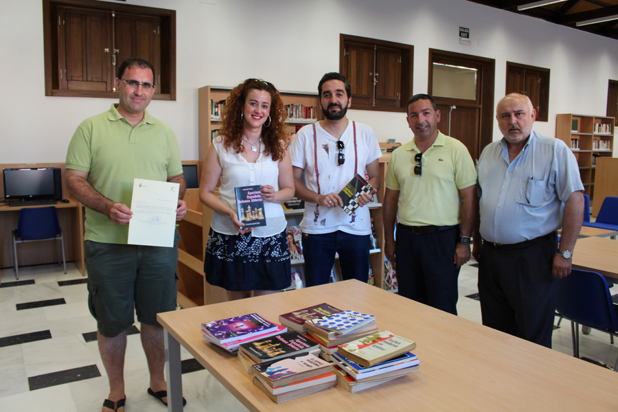 Donación de la «Biblioteca del Socio» a la Hacienda Santa Cruz